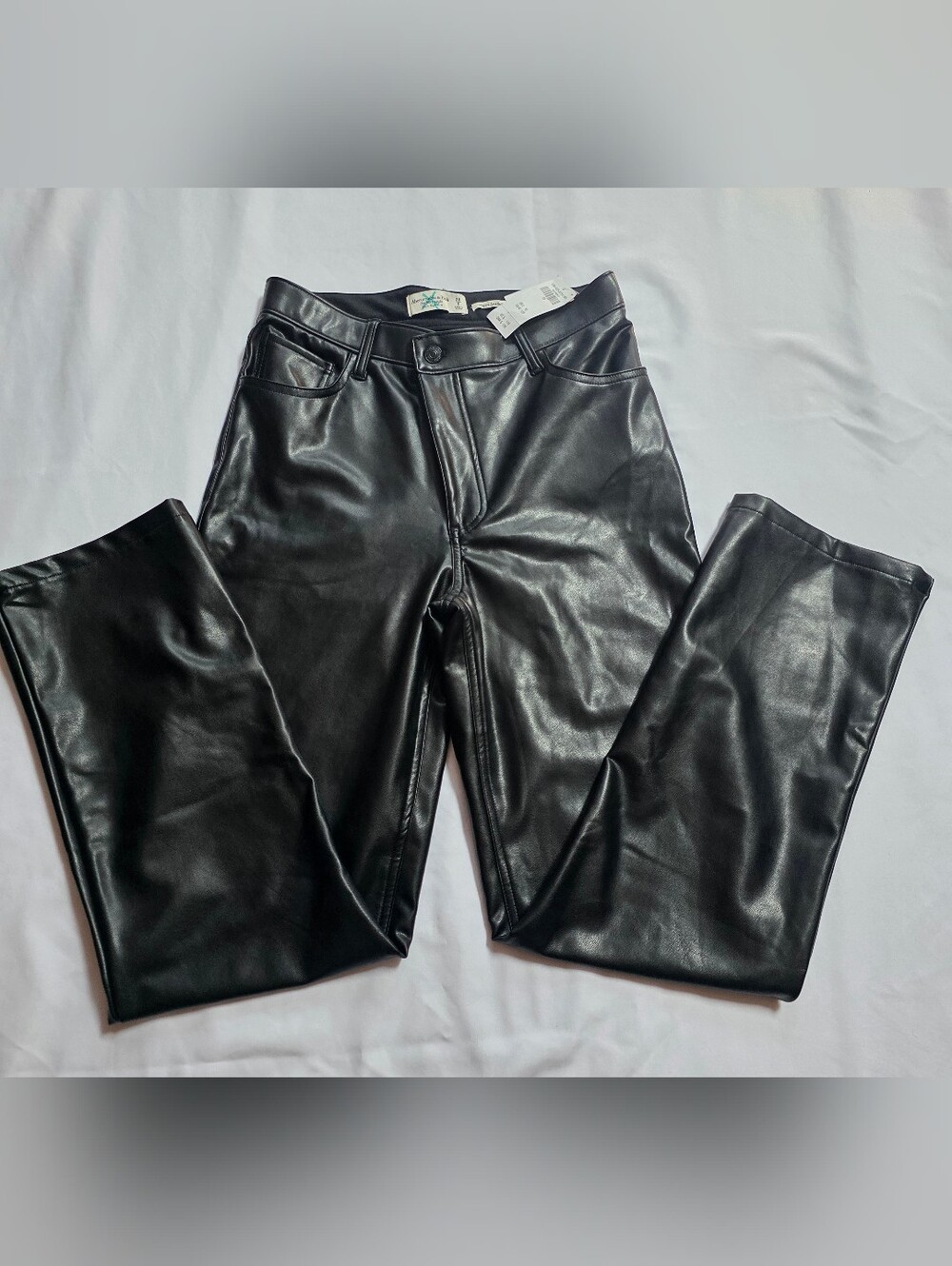 Abercrombie 90s Straight Ultra High Rise Vegan Leather Pants NWT Size 6